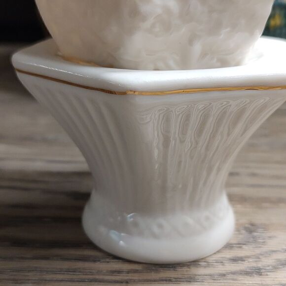 Belleek Doves of Peace 2-Piece Tea Light Holder - Picture 9 of 10